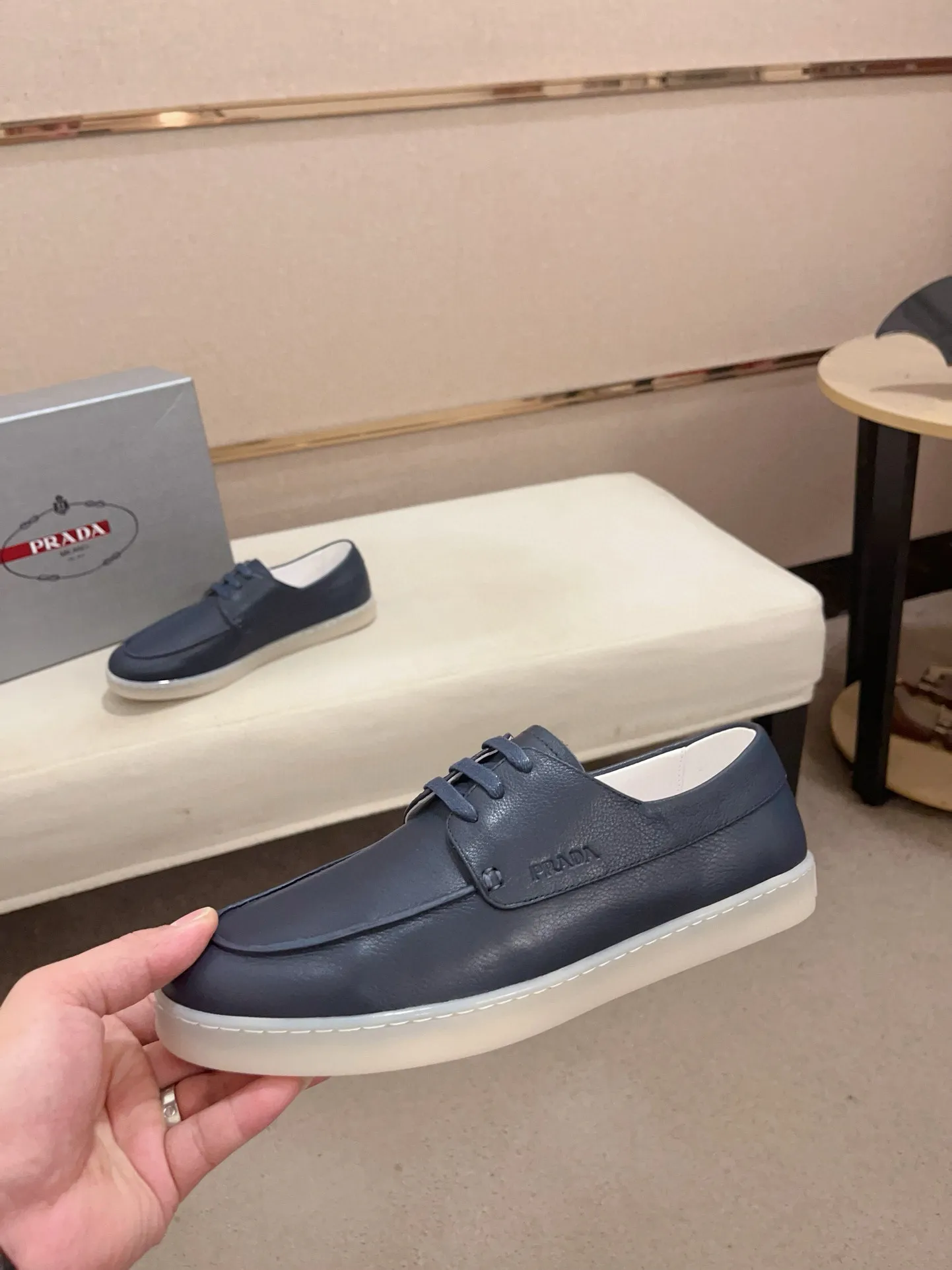 Men's shoes 💰 540💰 ✔️✔️✔️Higher version High-quality new PRADA (Prada) counters are launched at the same time. The new men's shoes and 😘 fabrics are made of high-tech glue-making technology. Lining: Full cowhide lining. 👍🏿 High-end ☄️ air-cushion molded anti-slip rubber outsole, exquisite lines, simple and elegant, comfortable and high-end for leisure travel. Code number: 38 to 44 (45 can be customized and cannot be returned or exchanged)